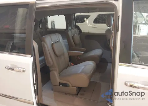 2015 Chrysler Town & Country Touring z USA, uszkodzony, nr VIN 2C4RC1BG6FR753710